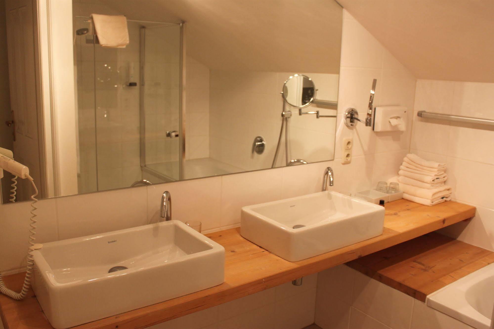 Hotel Gasthof Zur Post Sankt Gilgen Bagian luar foto