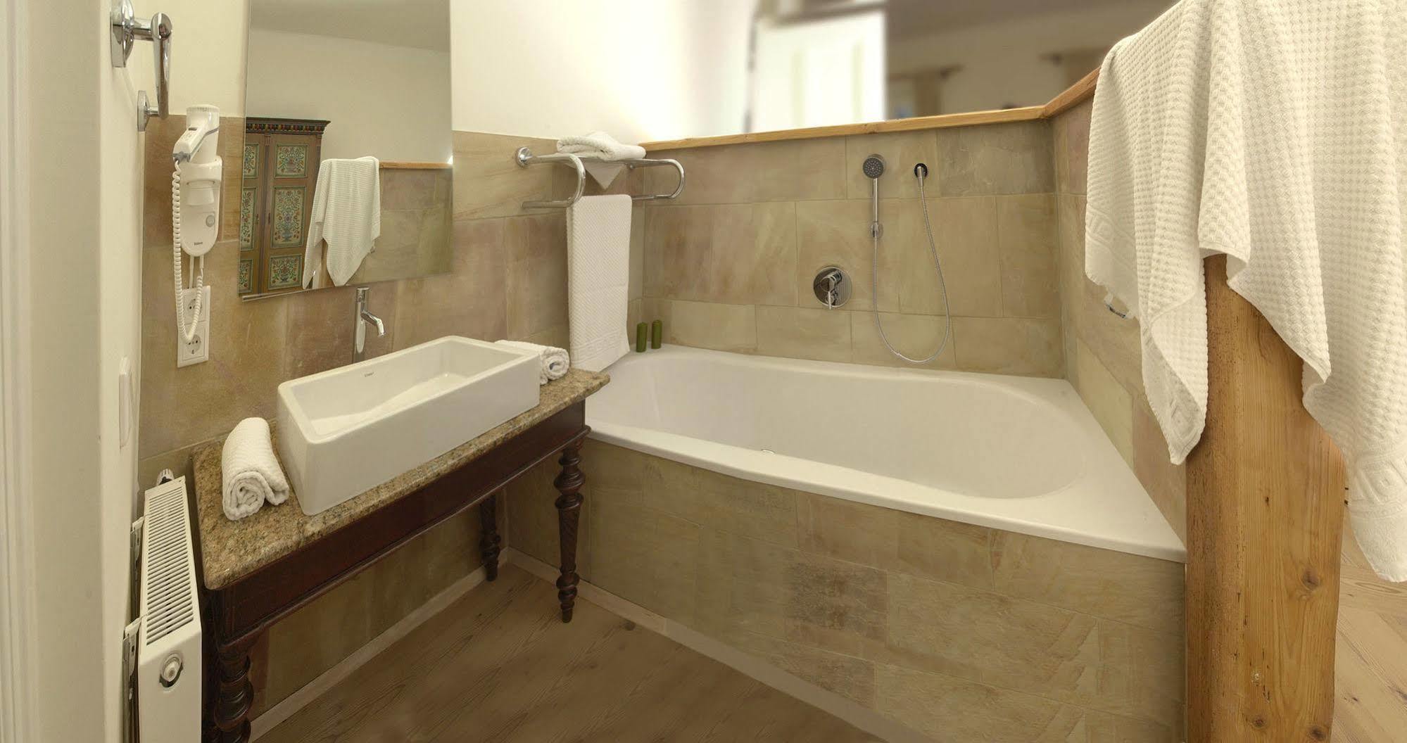 Hotel Gasthof Zur Post Sankt Gilgen Bagian luar foto