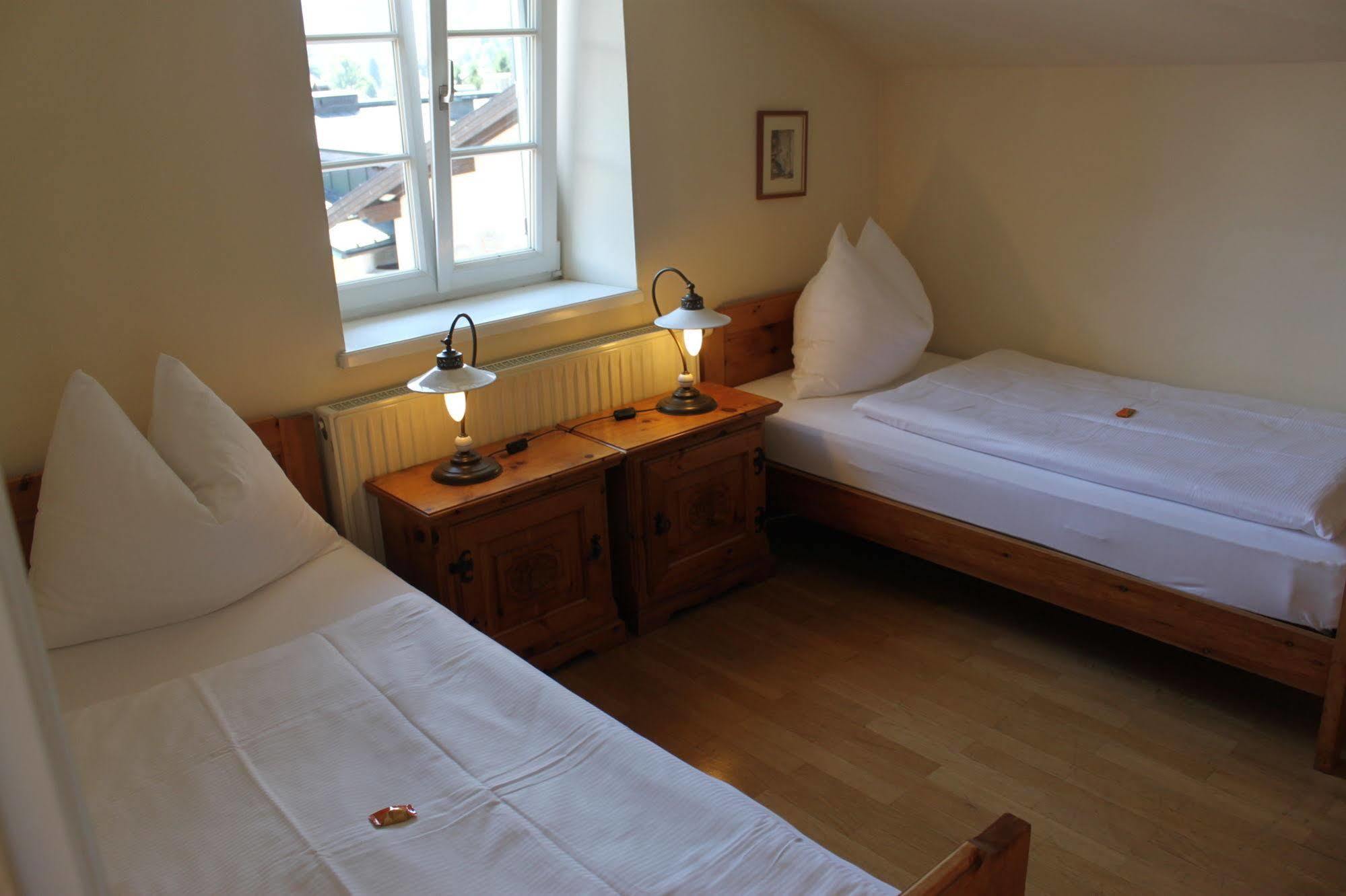 Hotel Gasthof Zur Post Sankt Gilgen Bagian luar foto