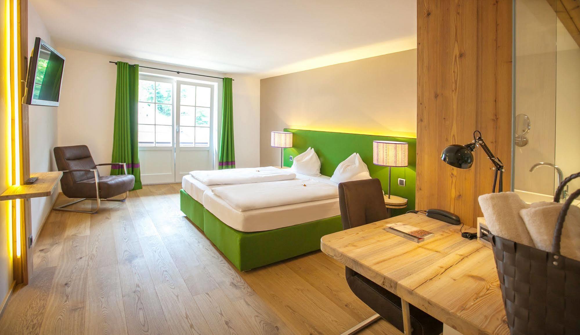 Hotel Gasthof Zur Post Sankt Gilgen Bagian luar foto